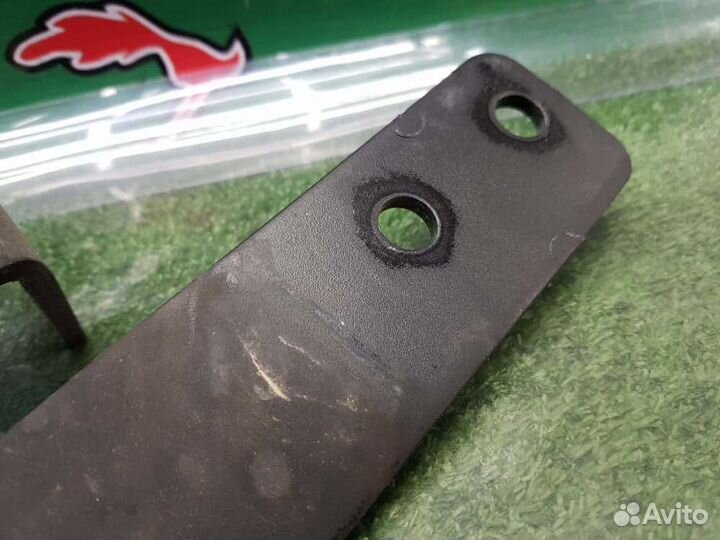 Буксировочный крюк задний Mercedes-Benz Viano W639