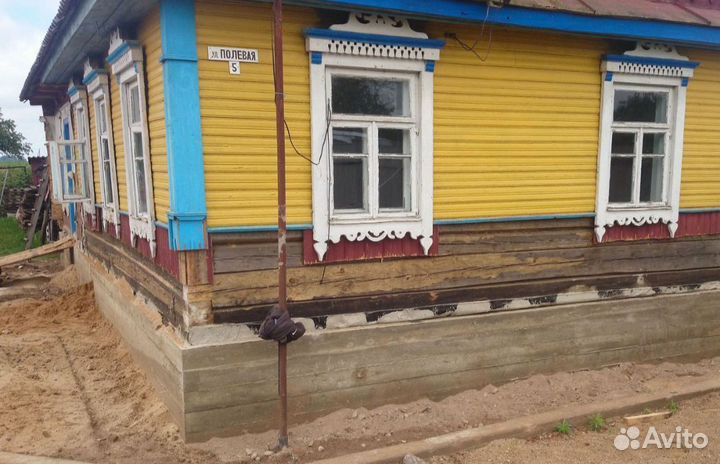 Строительная бригада пристройки, реставрация дома