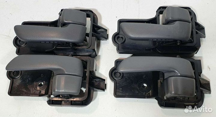 Ручка двери внутренняя правая Toyota Avensis T220