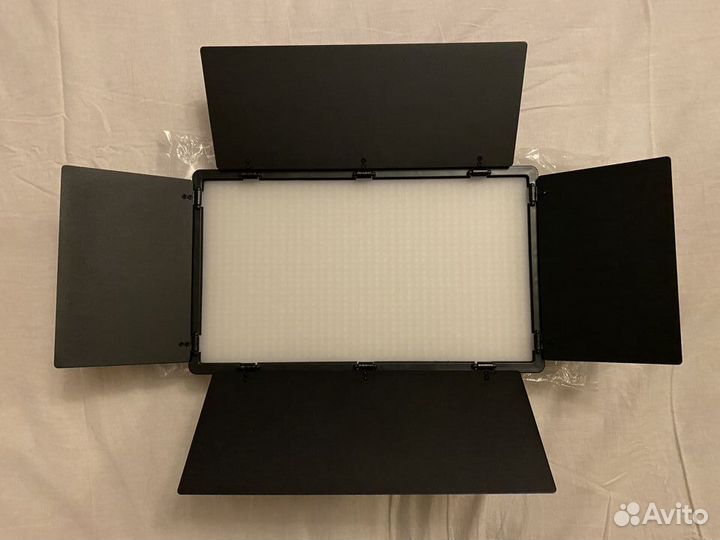 Профессиональный LED видеосвет