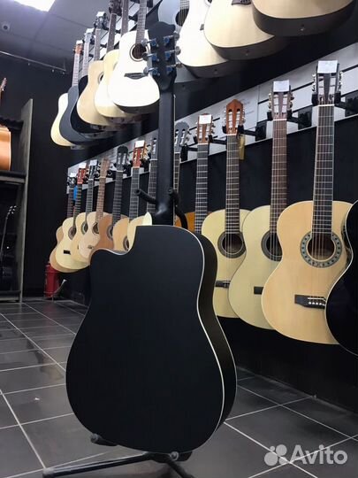 Акустическая гитара Новая