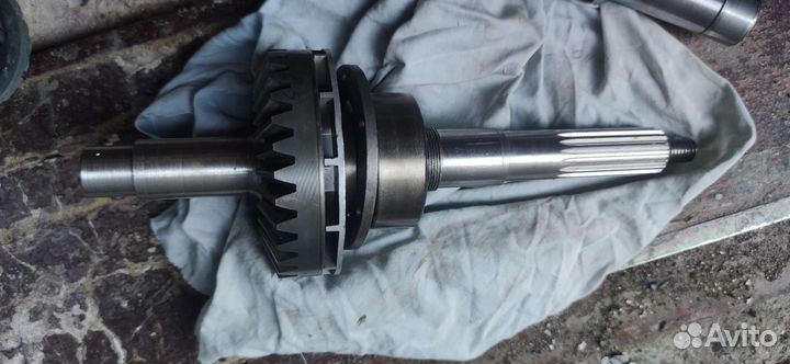 Вал нижнего редуктора Volvo penta