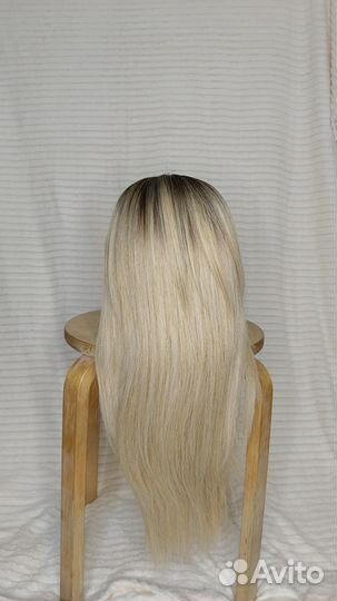 Женский парик с челкой