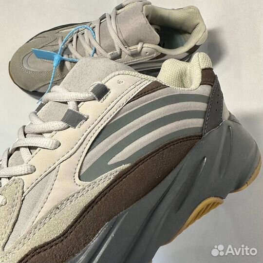 Кроссовки Yeezy 700 новые