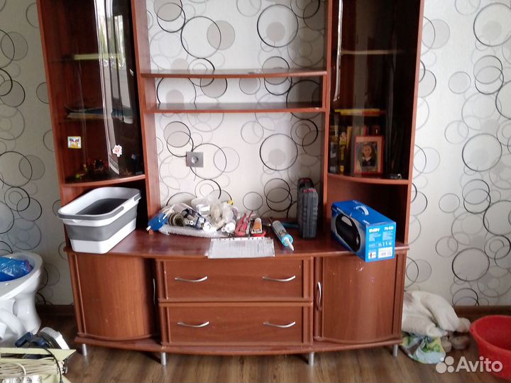 Стенка,компьютерный стол отдам бесплатно