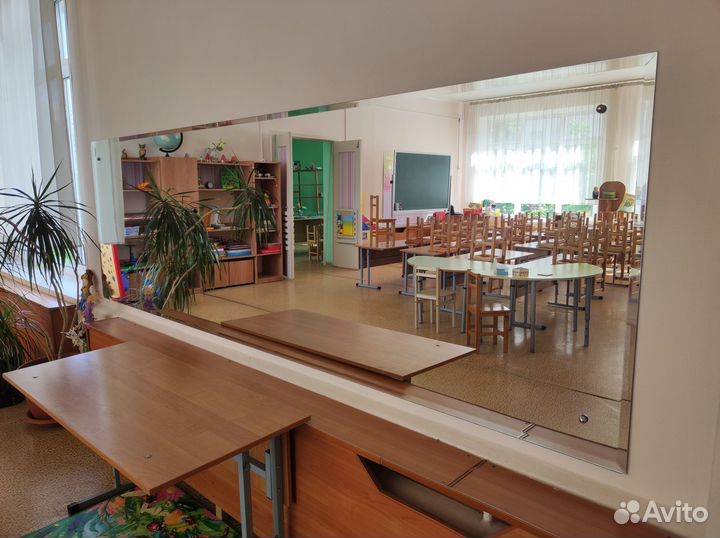 Большое настенное зеркало