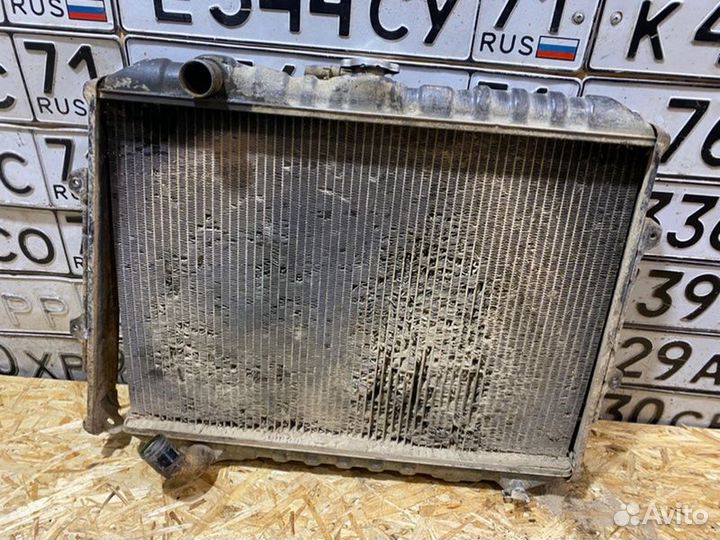 Радиатор охлаждения Mitsubishi Pajero 3D 1989