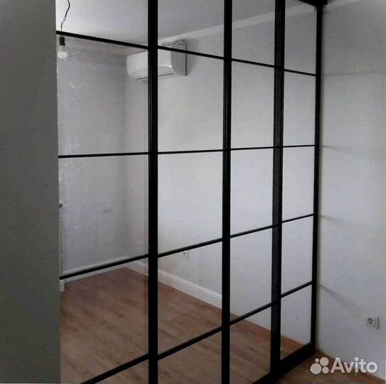 Раздвижная перегородка с матовым стеклом