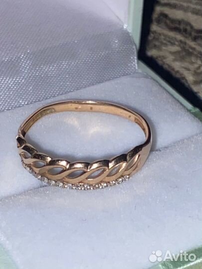 Кольцо золотое с фианитами