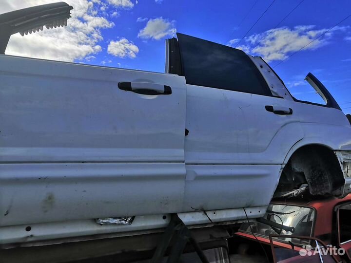 Субару форестер SG5