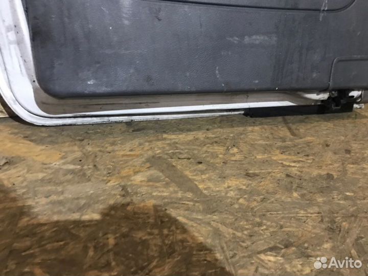 Дверь багажника правая Mercedes Vito W639 2.2