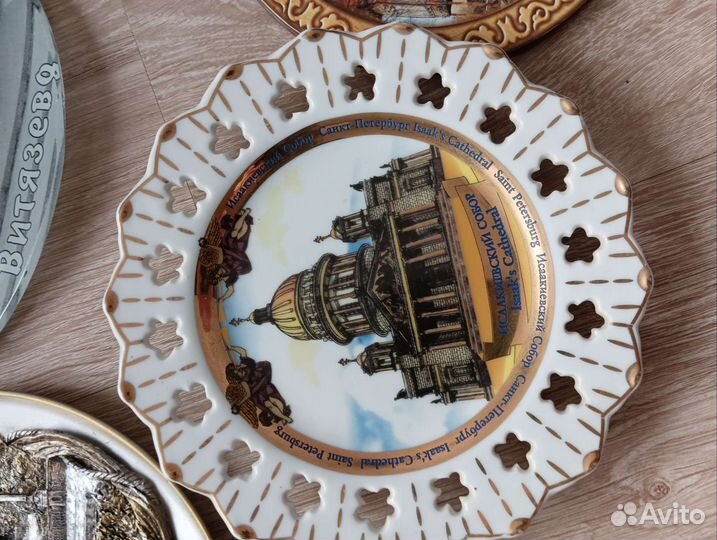 Настенная тарелка