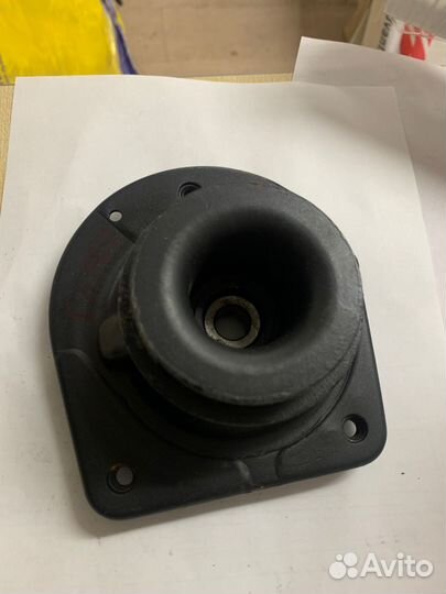 Опора переднего амортизатора правая