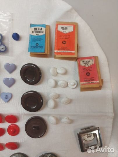 Пуговицы (Чехословакия ),иглы (СССР)