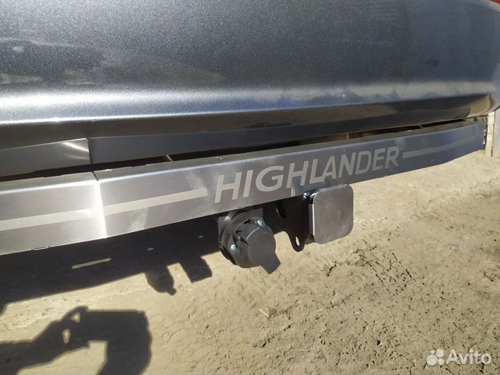 Фаркоп на Toyota Highlander 2021- с накладкой