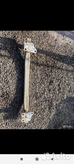 Усилитель переднего бампера Рено Меган2