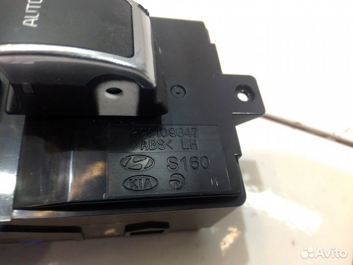 Кнопка стеклоподъемника задняя левая (Kia Quoris)