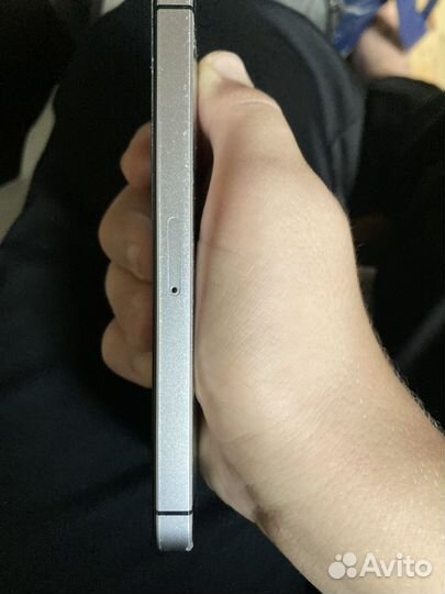 Телефон iPhone SE (2016)