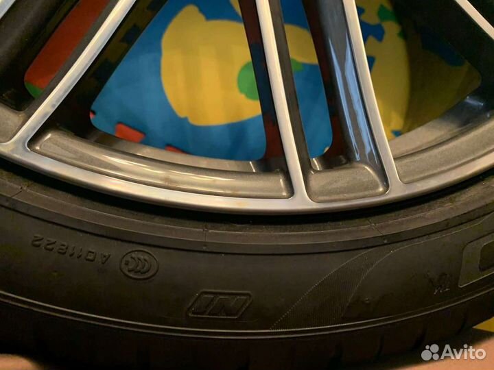 Pirelli P Zero PZ4 275/35 R21 и 315/30 R21