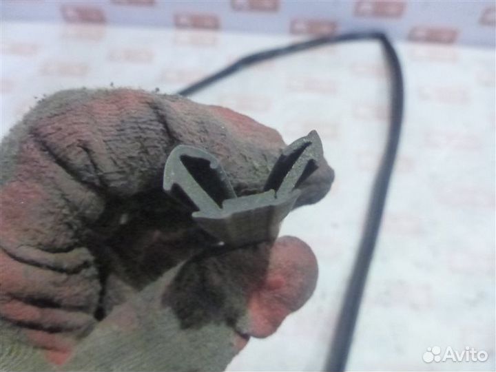 Уплотнительная резинка стекла задняя левая