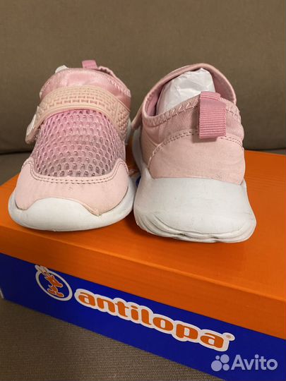Кроссовки на девочку 30 р