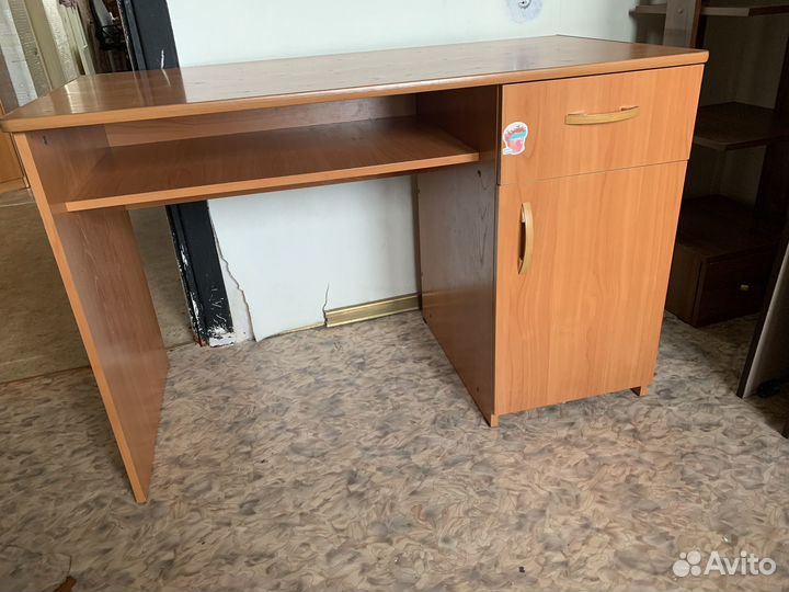 Письменный стол