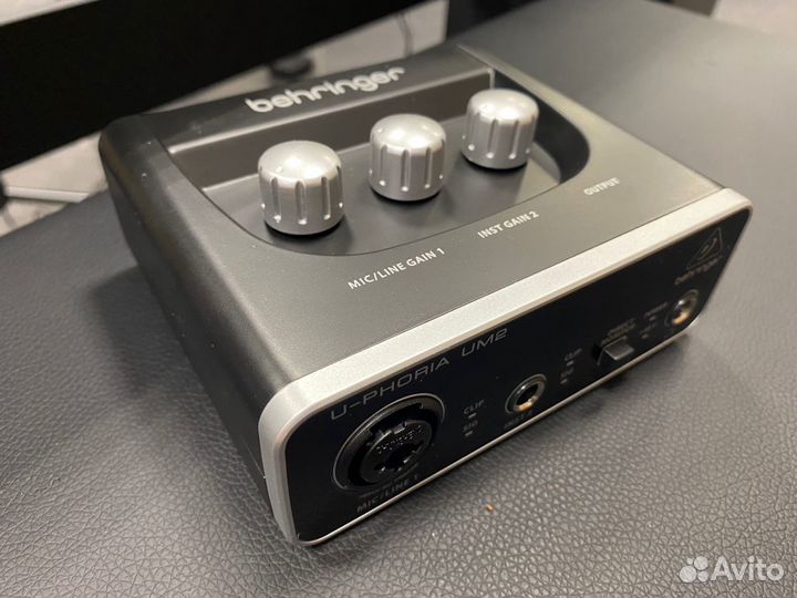 Behringer UM2 внешняя звуковая карта