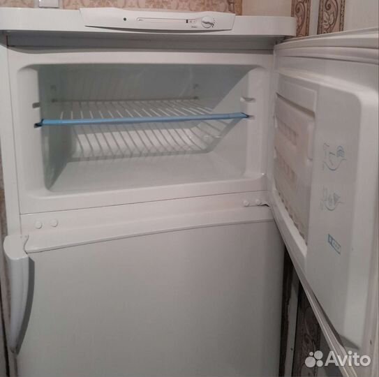 Холодильник Indesit бу
