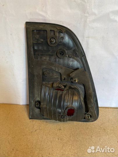 Фонарь внутренний задний правый Toyota Land