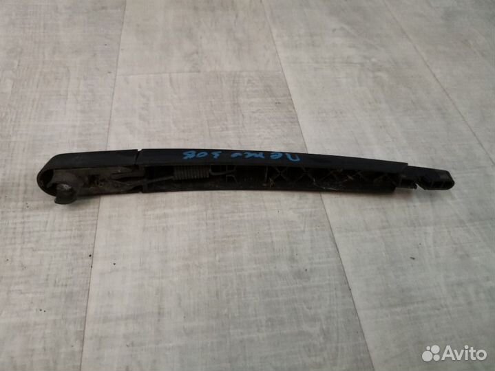 Поводок стеклоочистителя задний Peugeot 308 1.6