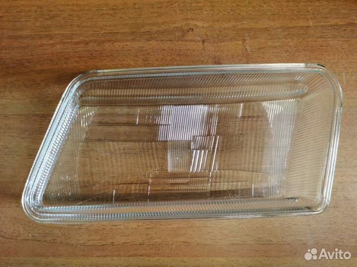 Стекло фары правое Audi A4 1995-1999