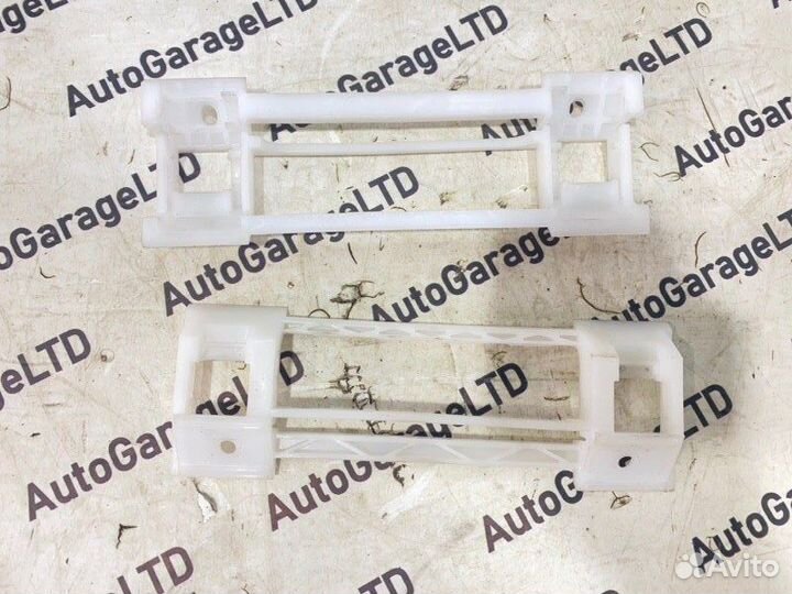 Кронштейн потолочной ручки Jeep Grand Cherokee WK2