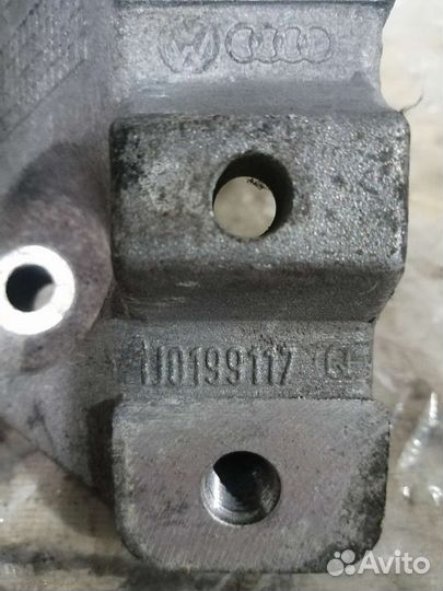 Кронштейн двигателя левый Skoda Octavia A4, BCA