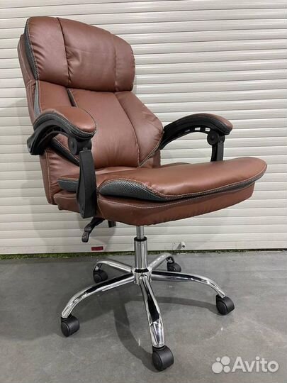 Офисное кресло