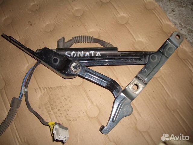 Петля крышки багажника\правая\ hyundai Sonata IV