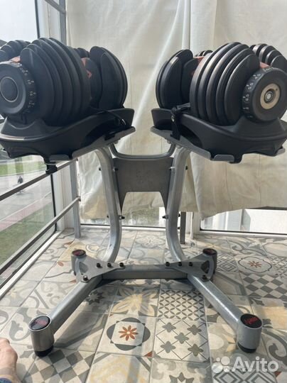 Стойка для гантелей с гантелями в наборе