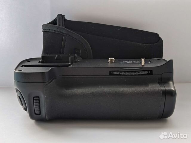 Батарейный блок Nikon MB-D11