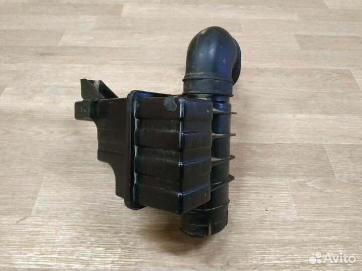 Резонатор воздушного фильтра Suzuki Liana