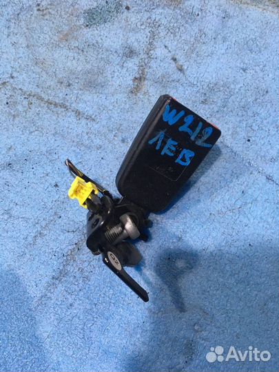 Замок ремня безопасности задний мерседес 212 218