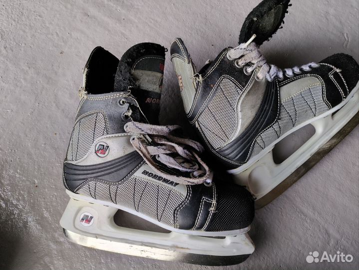 Коньки хоккейные