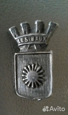 Значок старинный герб ле бо (Франция)