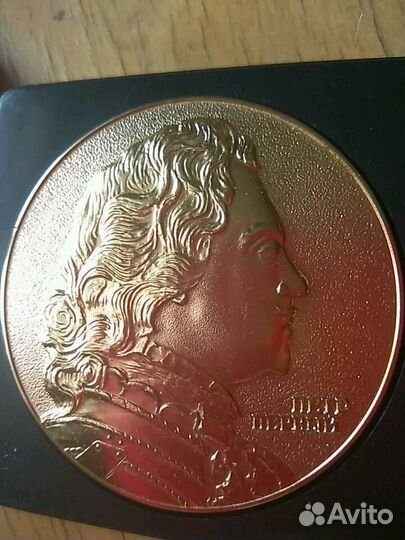 Настольная медаль плакетка барельеф