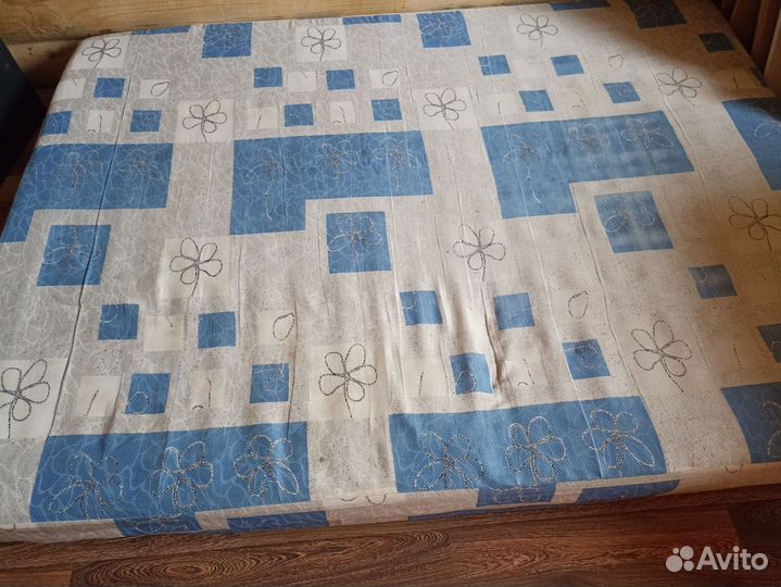 Матрас пружинный на деревянном каркасе