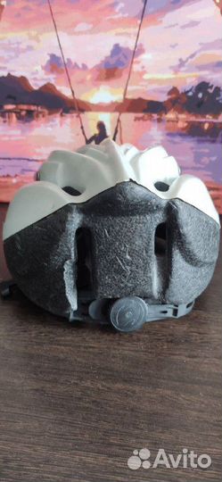 Велошлем с козырьком