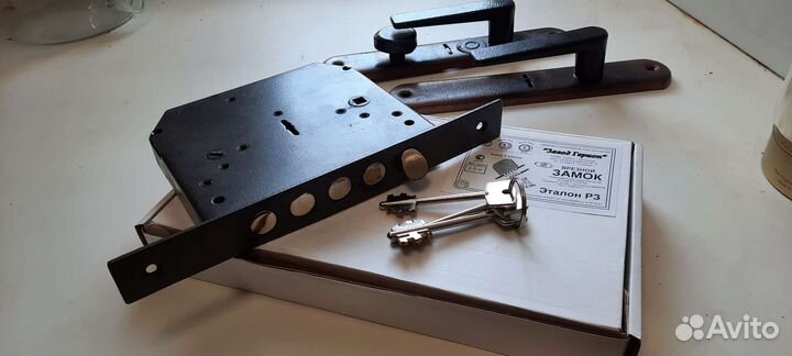 Замок для входной двери и ручки