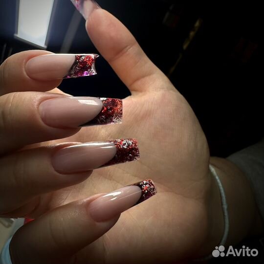 Модель на наращивание ногтей