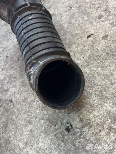 Патрубок воздушный Audi A4 B7 1.9tdi 2.0tdi