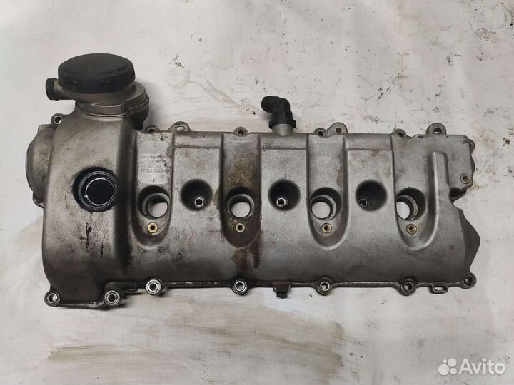 Клапанная крышка левая Порше Каен 955