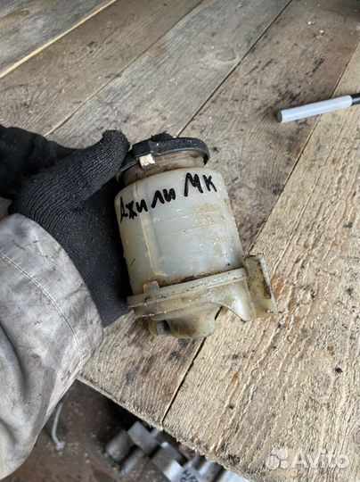 Бачок гура Geely MK