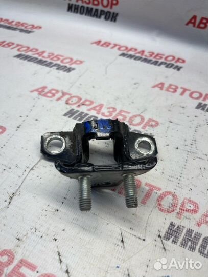 Петля двери верхняя задняя правая Mitsubishi